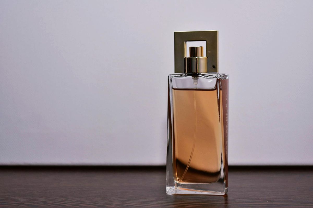 Botol parfum terisi penuh