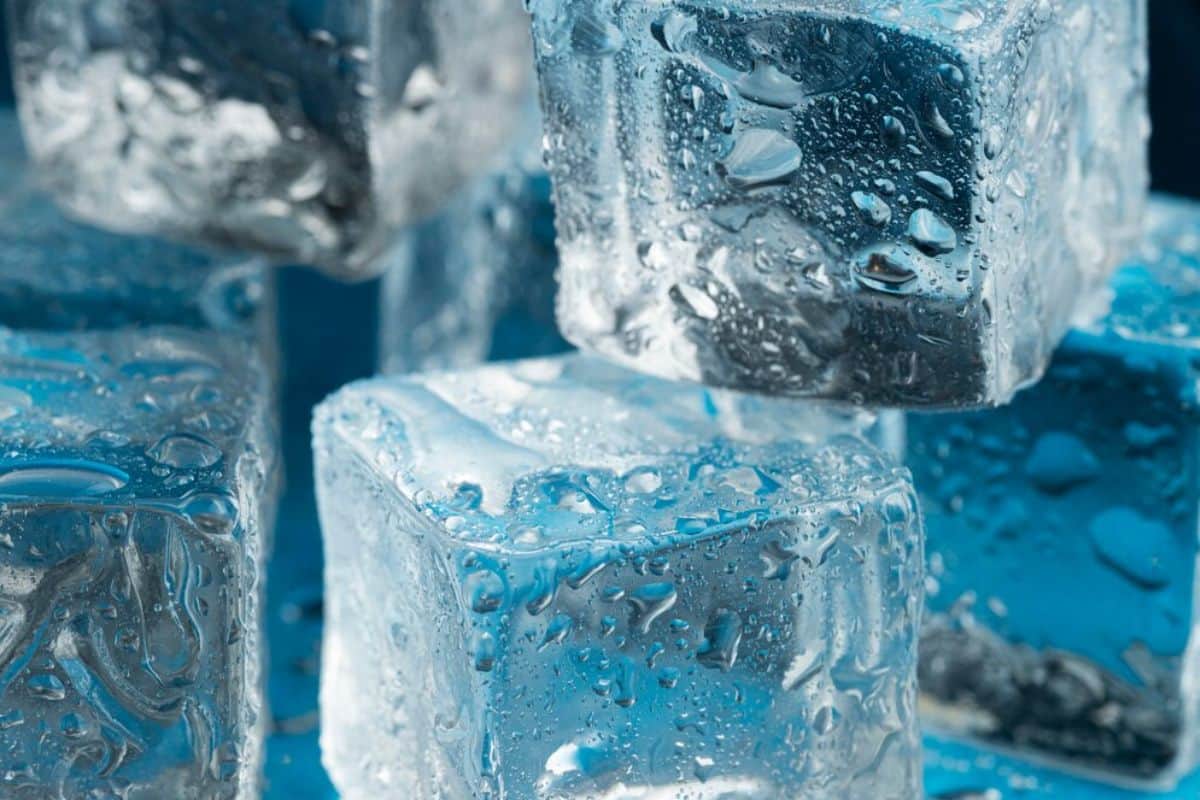 Tumpukan ice cubes