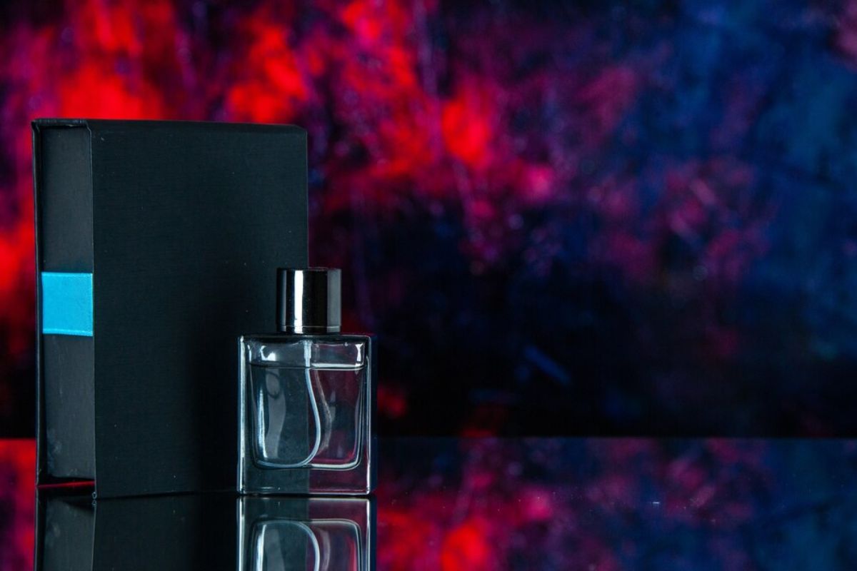 Botol parfum dan kemasannya
