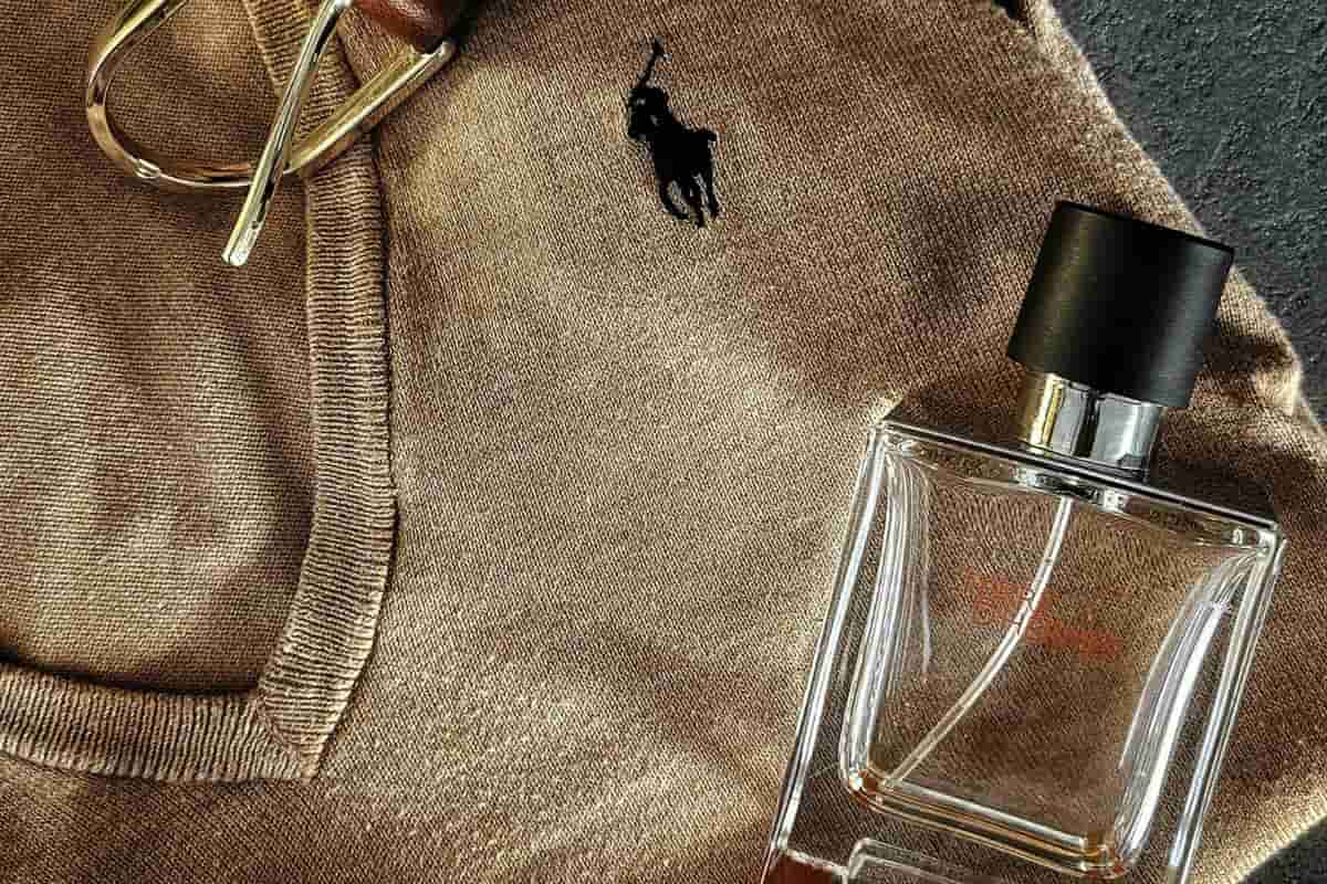 botol parfum, jam tangan, kaos pria, dan ikat pinggang