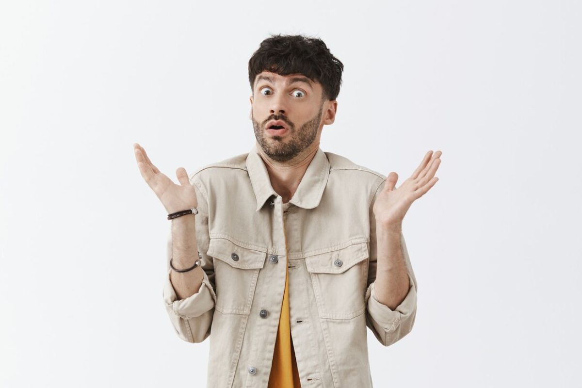 Pria yang tampak bingung