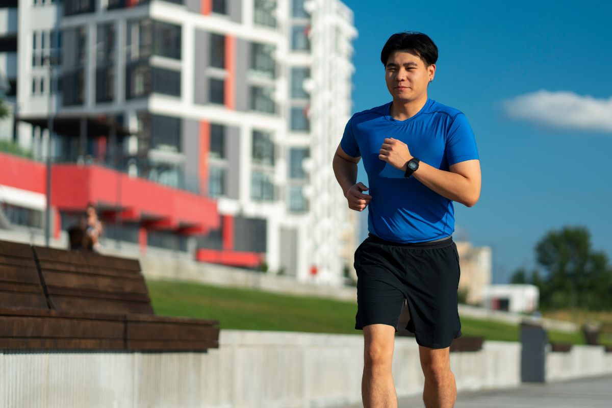 orang yang sedang jogging