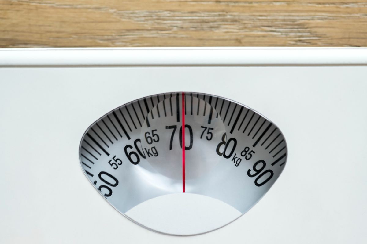 timbangan badan di angka 79 kg